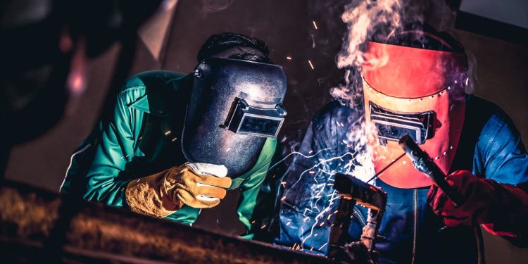 Студенты сварщики