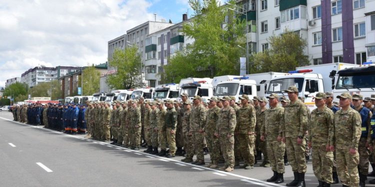спасатели и военные