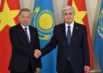 Касым-Жомарт Токаев и То Лам