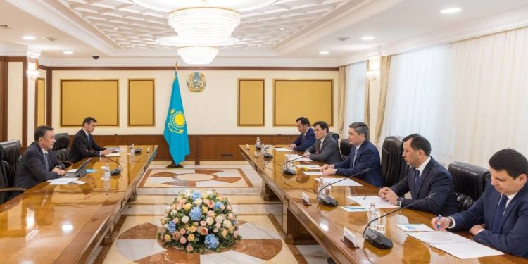 Олжас Бектенов провёл встречу с Генеральным секретарём Организации тюркских государств