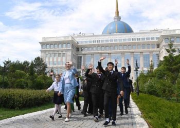 Школьники на экскурсии в Акорде