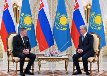 асым-Жомарт Токаев провел переговоры с Премьер-министром Словакии Робертом Фицо