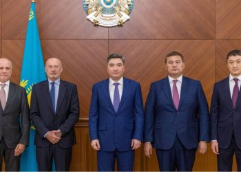 Премьер-министр Казахстана Олжас Бектенов провёл переговоры с председателем Совета директоров испанской компании Roca Group