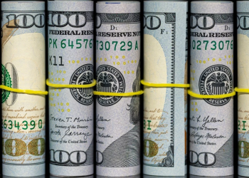 Купюры, доллары