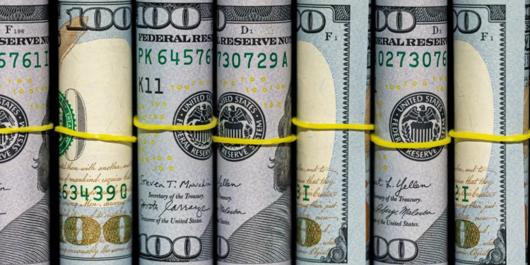 Купюры, доллары