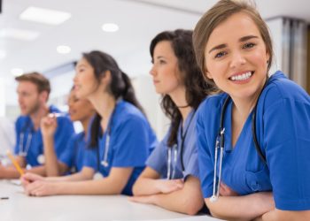 Студенты медики