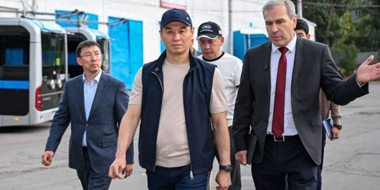 Дархан Сатыбалды ознакомился с состоянием действующих автобусных и троллейбусных парков