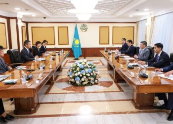 Олжас Бектенов провёл встречу Хидехико Юзаки