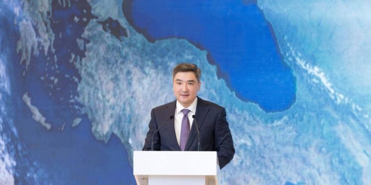 Олжас Бектенов на Международной экологической конференции