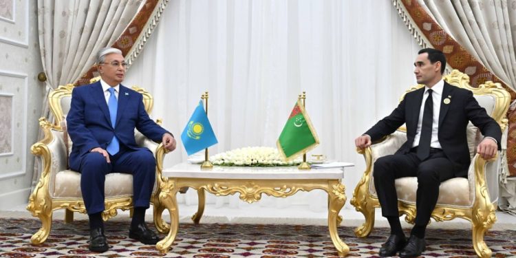 Касым-Жомарт Токаев провёл встречу с Президентом Туркменистана Сердаром Бердымухамедовым
