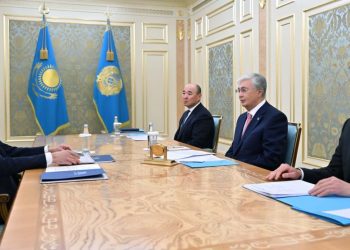 Касым-Жомарт Токаев провёл встречу с председателем Ассоциации инвесторов Казахстана Болатом Акчулаковым