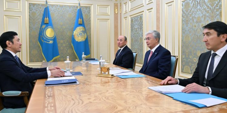 Касым-Жомарт Токаев провёл встречу с председателем Ассоциации инвесторов Казахстана Болатом Акчулаковым