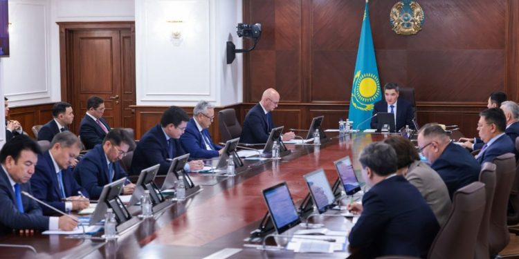 Олжас Бектенов провёл совещание по исполнению поручений Президента по развитию технологий искусственного интеллекта (ИИ) и цифровой трансформаци