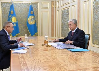 Касым-Жомарт Токаев провёл рабочую встречу с акимом Жетісуской области Бейбитом Исабаевым