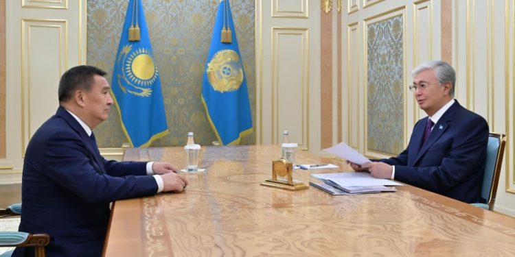 Касым-Жомарт Токаев принял акима Акмолинской области Марата Ахметжанова