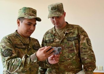 Казахстанская армия переходит на национальный мессенджер Aitu