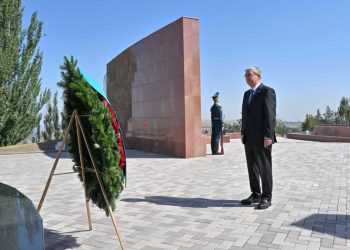Токаев посетил мемориальный комплекс “Ата-Бейит”