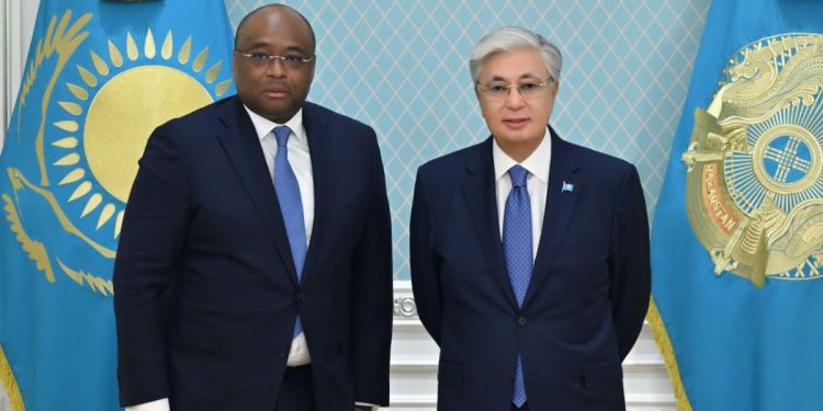 асым-Жомарт Токаев встретился в Астане со специальным посланником Президента Демократической Республики Конго Патриком Мпойи Луабея