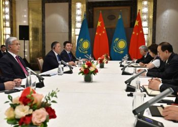 Касым-Жомарт Токаев принял председателя совета директоров CRRC Сунь Юнцая