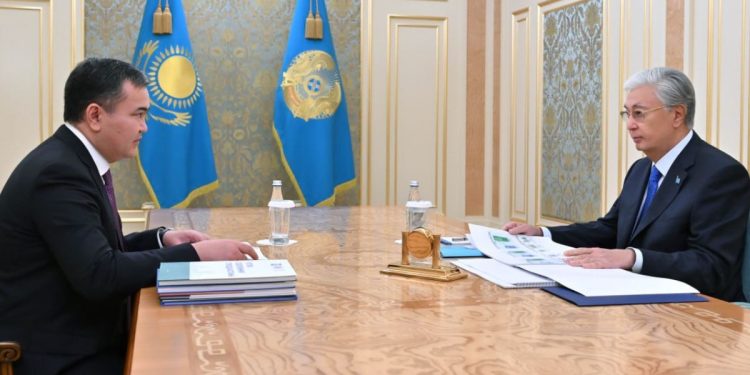 Касым-Жомарт Токаев принял акима столицы Жениса Касымбека