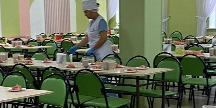 Школьная столовая