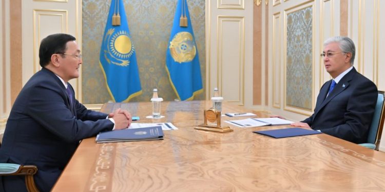 Касым-Жомарт Токаев провел встречу с Генеральным прокурором Бериком Асыловым