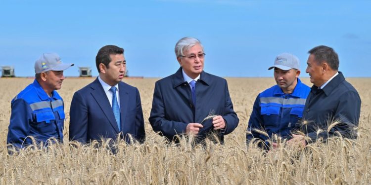 Президент Касым-Жомарт Токаев прибыл с рабочей поездкой в Акмолинскую область, где ознакомился с ходом уборочной кампании и развитием агропромышленного сектора.