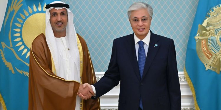 Токаев и министр обороны ОАЭ