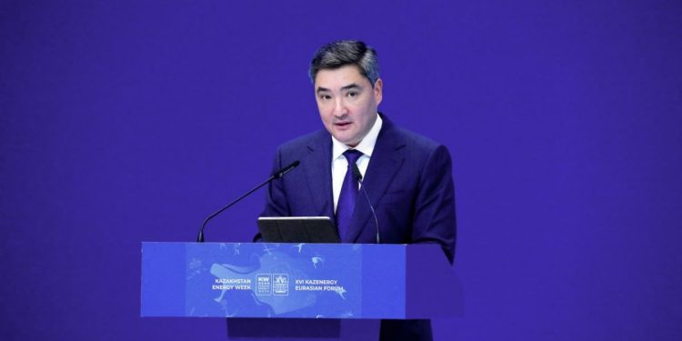 Олжас Бектенов выступил на пленарном заседании Kazakhstan Energy Week