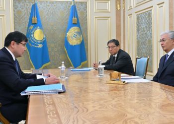 Касым-Жомарт Токаев принял министра финансов Мади Такиева