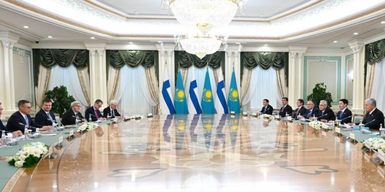 Президенты Казахстана и Финляндии Касым-Жомарт Токаев и Александр Стубб провели расширенные переговоры с участием делегаций двух стран