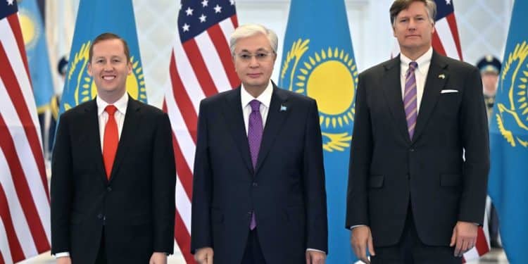 Касым-Жомарт Токаев провел встречу со Специальным представителем Президента США по Южной и Центральной Азии Серджио Гором и первым заместителем Госсекретаря США Кристофером Ландау