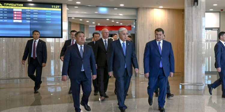 Токаев осмотрел новый терминал аэропорта «Қорқыт Ата» в Кызылорде