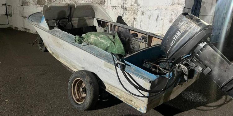 Лодка браконьера