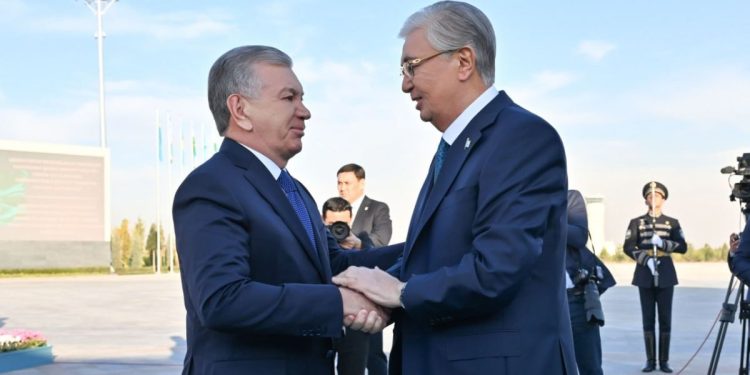 Касым-Жомарт Токаев по приглашению Президента Узбекистана Шавката Мирзиёева прибыл с государственным визитом в Ташкент