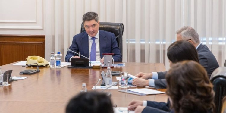 Олжас Бектенов провёл расширенное совещание