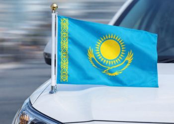 Флаг Казахстана на авто
