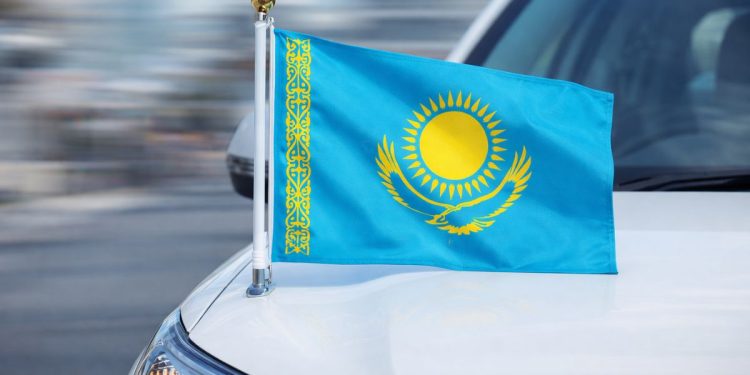 Флаг Казахстана на авто