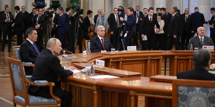 Касым-Жомарт Токаев принял участие в неформальной встрече глав государств – участников СНГ