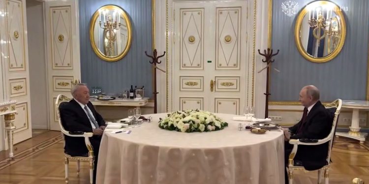 Нурсултан Назарбаев с России Владимиром Путиным