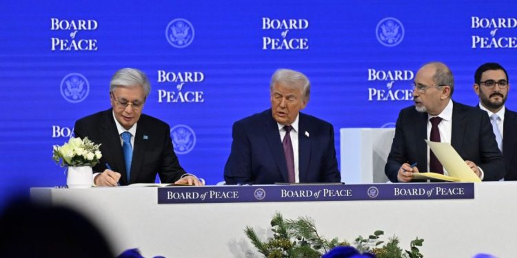 Подписание Устава Совета мира